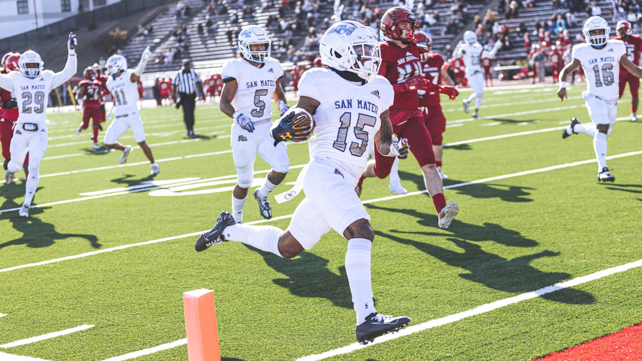 Brian Pierce runs in for a touchdown at CCSF with his 51-yard punt return. (Photo by Patrick Nguyen / @patrophoto)