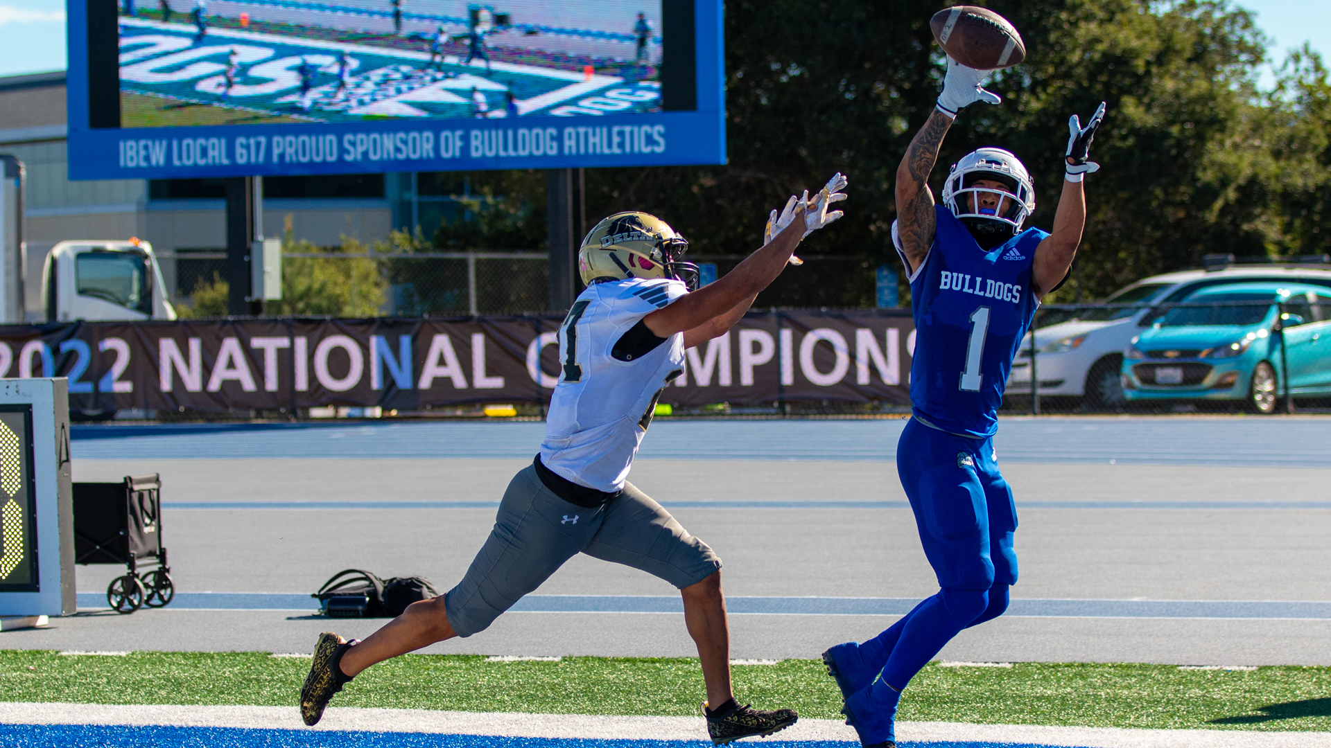 Jeremiah Patterson hauls in a 6-yard TD just before halftime in the win over Delta. (Photo by Ronald Rugel)